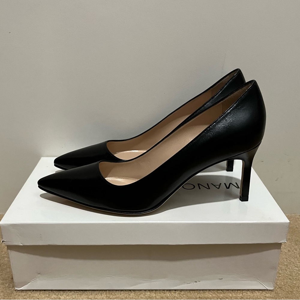 NIB Manolo Blahnik Black Leather Heels